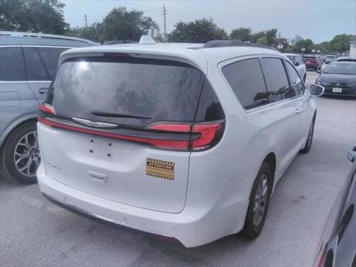 2022 Chrysler Pacifica Touring