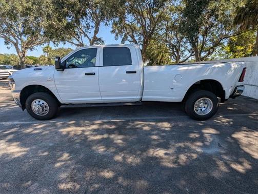 2025 RAM 3500 Tradesman Crew Cab 4x4 8' Box