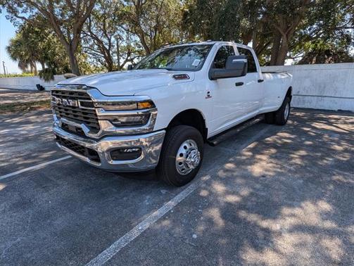 2025 RAM 3500 Tradesman Crew Cab 4x4 8' Box