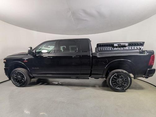 Diamond Black Crystal Pearlcoat 2026 RAM 2500 Limited Mega Cab 4x4 6'4' Box