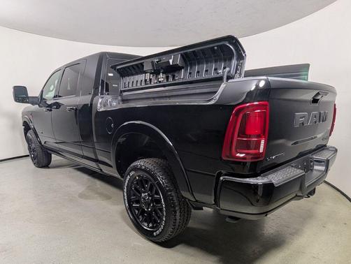 Diamond Black Crystal Pearlcoat 2026 RAM 2500 Limited Mega Cab 4x4 6'4' Box