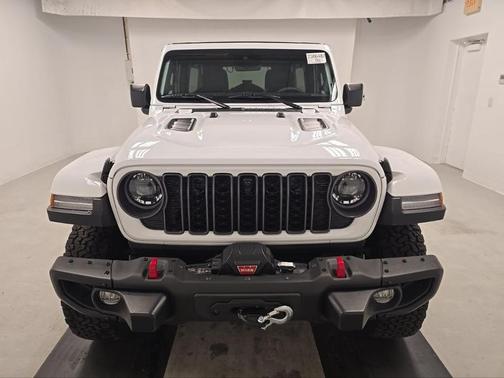 Bright White Clearcoat 2024 Jeep Wrangler Rubicon