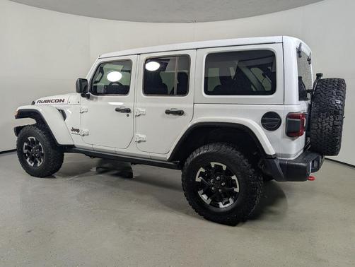 Bright White Clearcoat 2024 Jeep Wrangler Rubicon