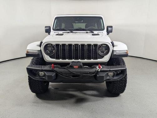 Bright White Clearcoat 2024 Jeep Wrangler Rubicon
