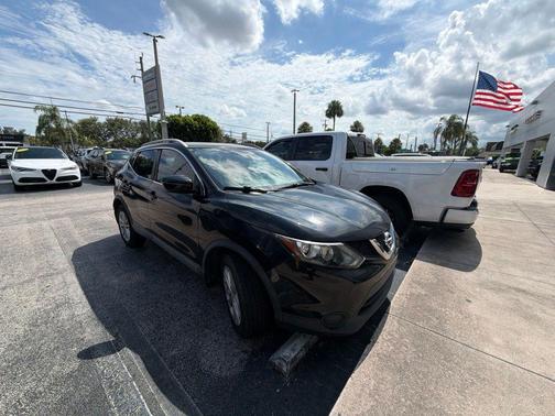 Magnetic Black 2017 Nissan Rogue Sport SV