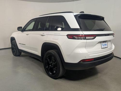 Bright White Clearcoat 2023 Jeep Grand Cherokee Altitude