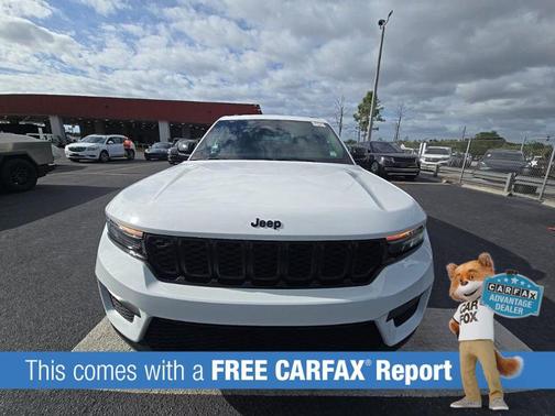 Bright White Clearcoat 2023 Jeep Grand Cherokee Altitude