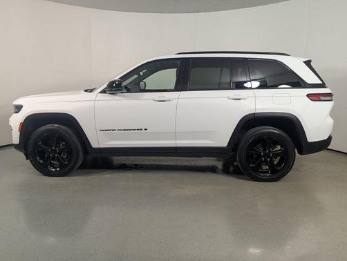 Bright White Clearcoat 2023 Jeep Grand Cherokee Altitude