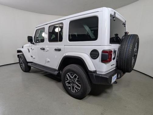 2025 Jeep Wrangler 4-Door Sahara 4x4