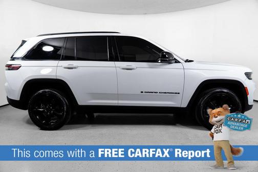 Bright White Clearcoat 2023 Jeep Grand Cherokee Limited