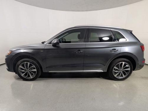 Daytona Gray Pearl Effect 2023 Audi Q5 45 S line Premium