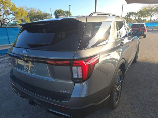 2025 Ford Explorer ST-Line