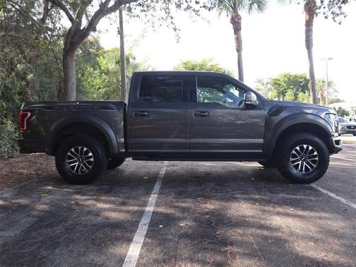 Photo 3 of 25 of 2019 Ford F-150 Raptor