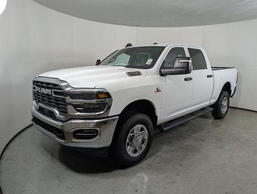 2026 RAM 2500 Tradesman Crew Cab 4x4 6'4' Box