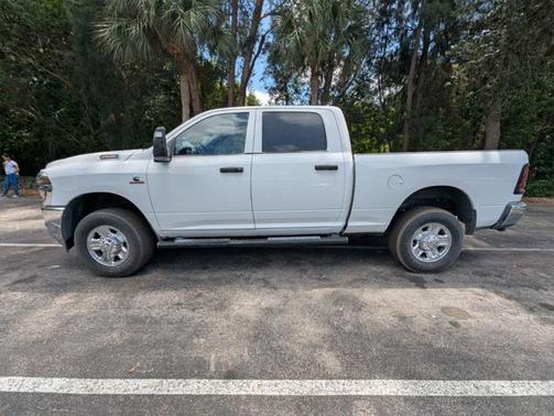 2025 RAM 2500 Tradesman Crew Cab 4x4 6'4' Box