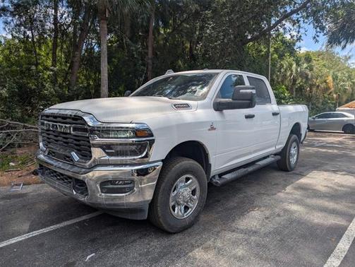 2025 RAM 2500 Tradesman Crew Cab 4x4 6'4' Box