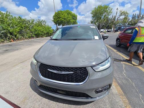 Ceramic Gray Clearcoat 2023 Chrysler Pacifica Touring L