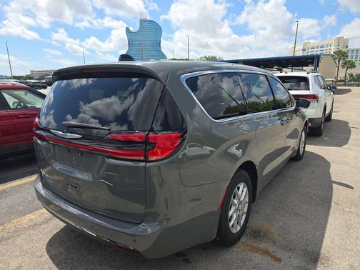 Ceramic Gray Clearcoat 2023 Chrysler Pacifica Touring L