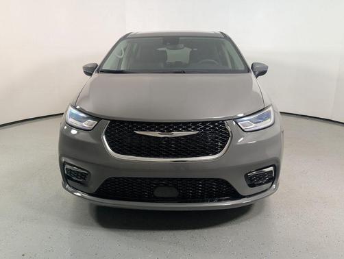Ceramic Gray Clearcoat 2023 Chrysler Pacifica Touring L