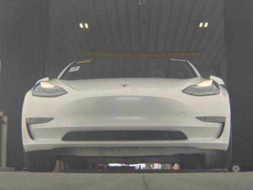 Pearl White Multi-Coat 2022 Tesla Model 3 Long Range