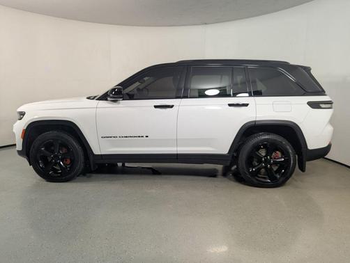 Bright White Clearcoat 2023 Jeep Grand Cherokee Limited