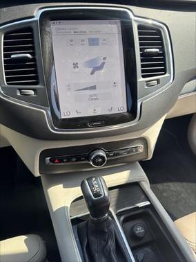 2020 Volvo XC90 T6 Momentum