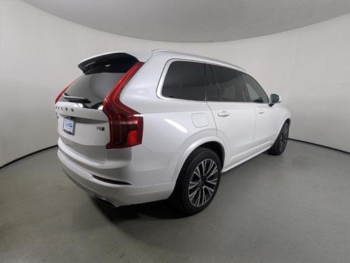 2020 Volvo XC90 T6 Momentum