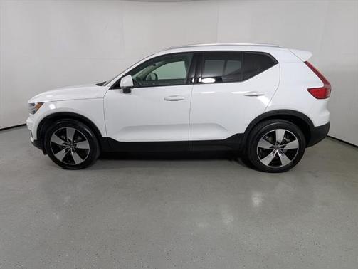 2020 Volvo XC40 T5 Momentum