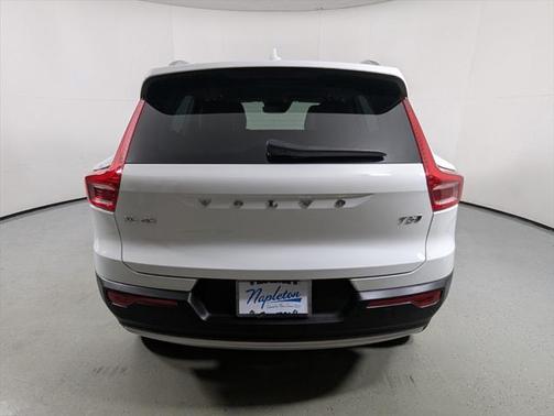 2020 Volvo XC40 T5 Momentum