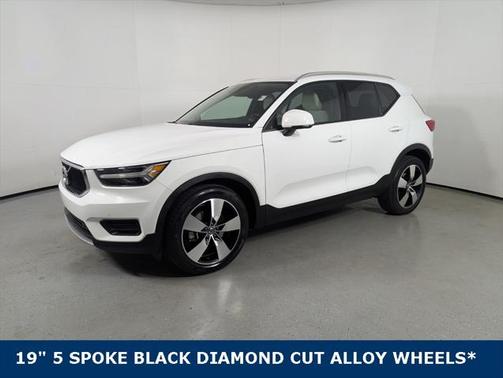 2020 Volvo XC40 T5 Momentum