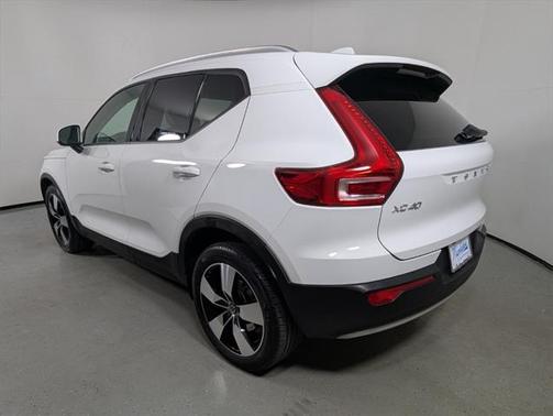 2020 Volvo XC40 T5 Momentum