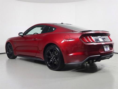 Photo 4 of 25 of 2019 Ford Mustang GT Premium