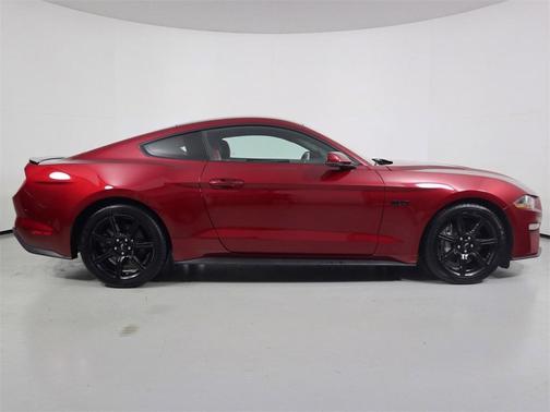 Photo 3 of 25 of 2019 Ford Mustang GT Premium
