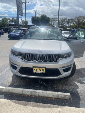 2022 Jeep Grand Cherokee Summit