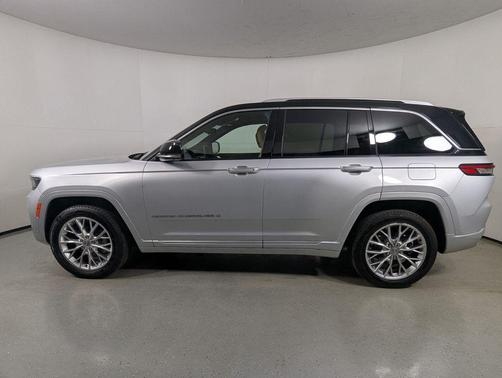2022 Jeep Grand Cherokee Summit