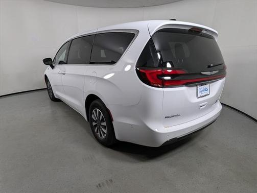 2025 Chrysler Pacifica Hybrid Select