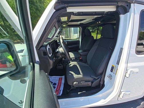 Bright White Clearcoat 2024 Jeep Wrangler Sport S