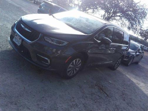 2023 Chrysler Pacifica Hybrid Touring L