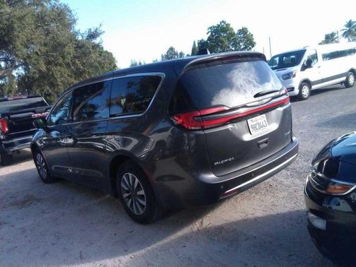 2023 Chrysler Pacifica Hybrid Touring L