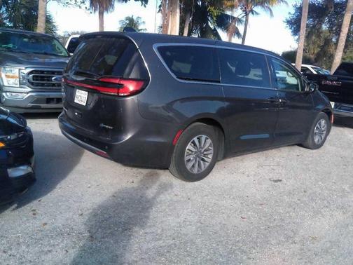 2023 Chrysler Pacifica Hybrid Touring L