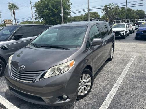 2012 Toyota Sienna XLE