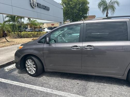 2012 Toyota Sienna XLE