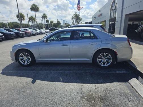 2020 Chrysler 300 Touring