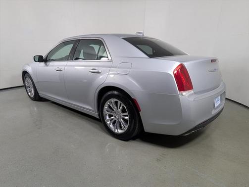 2020 Chrysler 300 Touring