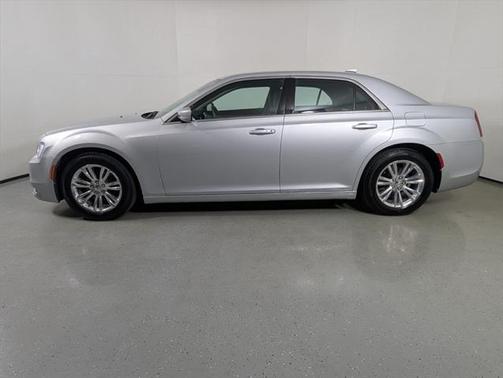 2020 Chrysler 300 Touring