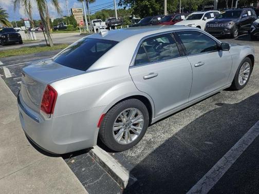 2020 Chrysler 300 Touring