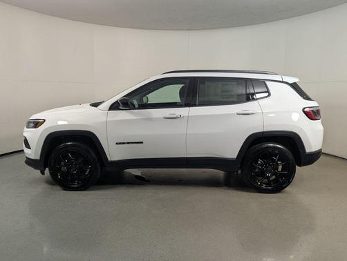 Bright White Clearcoat 2026 Jeep Compass Latitude