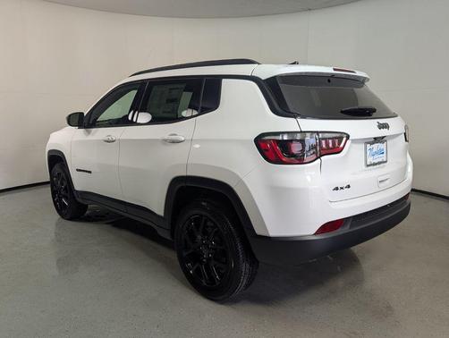 Bright White Clearcoat 2026 Jeep Compass Latitude