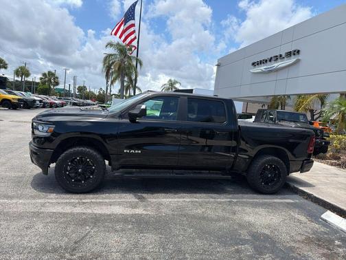 Diamond Black Crystal Pearlcoat 2023 RAM 1500 Laramie