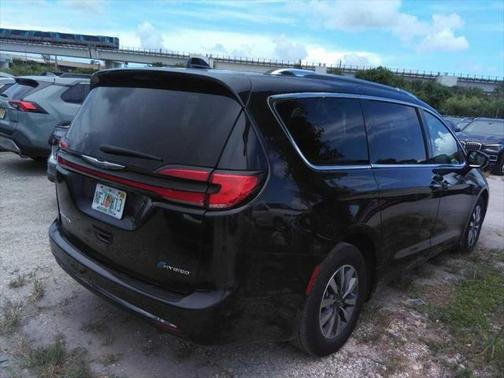 2021 Chrysler Pacifica Hybrid Touring L